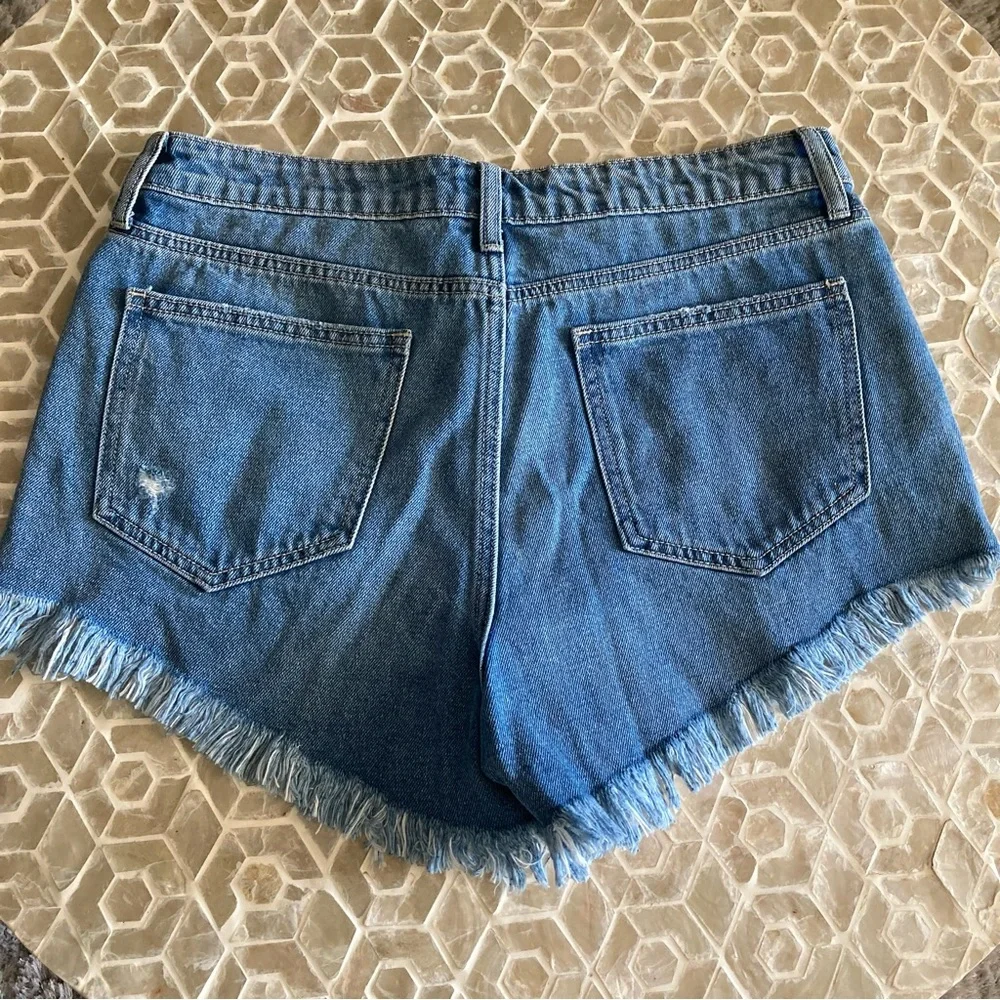 NEW!  Cello hi-rise destroy shorts - Picture 3 of 6